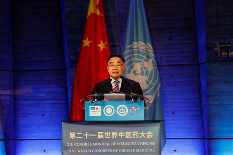 圖1：世界中聯(lián)副主席張伯禮院士致歡迎詞。世界中聯(lián)供圖