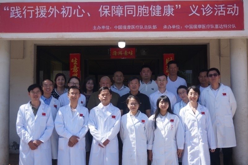 今年6月，援摩中國醫(yī)療隊(duì)塞達(dá)特分隊(duì)在當(dāng)?shù)刂匈Y企業(yè)舉辦義診活動(dòng)。第196批中國援助摩洛哥醫(yī)療隊(duì)塞達(dá)特分隊(duì)供圖