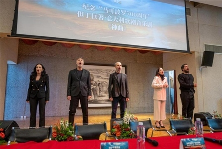 發(fā)布會現(xiàn)場，主創(chuàng)表演音樂劇片段。主辦方供圖