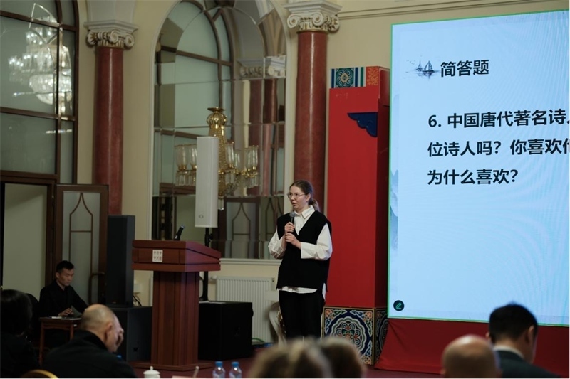 參賽選手現(xiàn)場答題。 俄羅斯國立人文大學孔子學院供圖