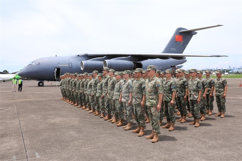 中方參演部隊(duì)搭乘運(yùn)—20運(yùn)輸機(jī)飛抵印尼國(guó)民軍空軍哈利姆機(jī)場(chǎng)。 龔勝祥攝