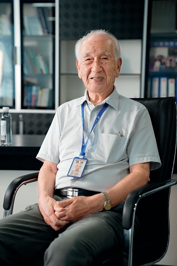 2024年8月，佐佐木俊一在深圳接受本刊記者采訪。