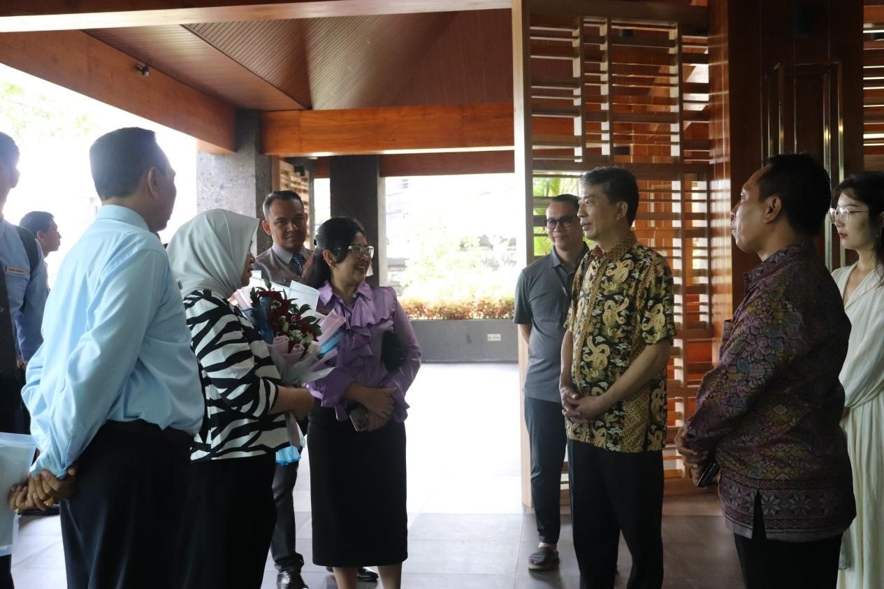 馬蒂尼與師生交流。烏達(dá)雅納大學(xué)旅游孔子學(xué)院供圖