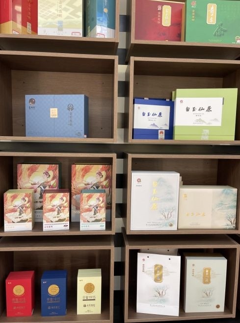 景寧各種茶葉產(chǎn)品。劉軍國攝