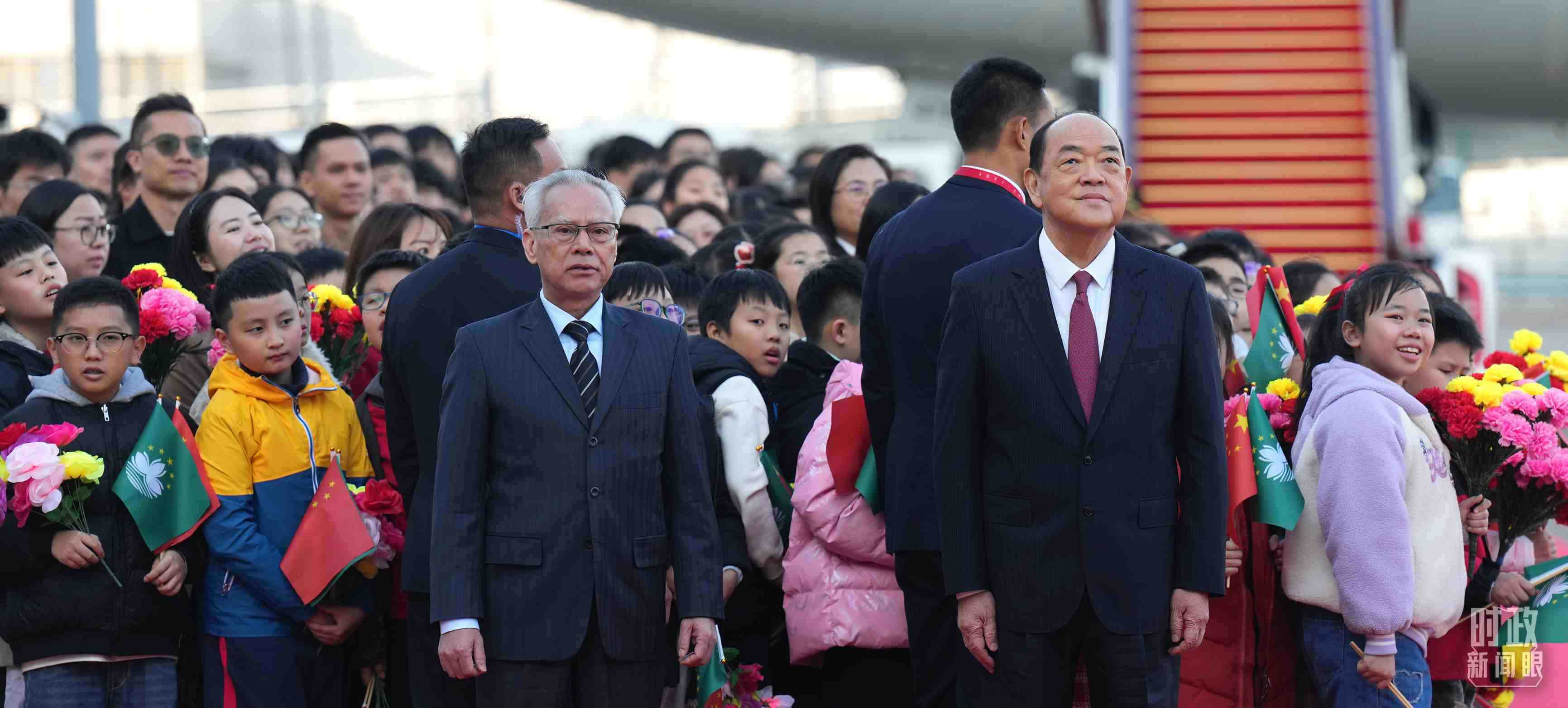 △澳門特別行政區(qū)行政長(zhǎng)官賀一誠(chéng)、候任行政長(zhǎng)官岑浩輝在活動(dòng)現(xiàn)場(chǎng)。（總臺(tái)記者李晉拍攝）