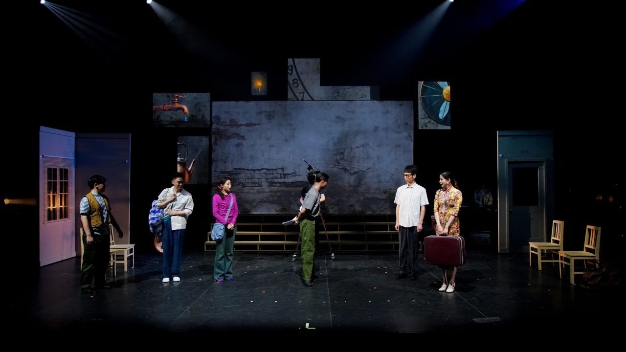 話劇《布吉出租屋》劇照。中國國家話劇院供圖