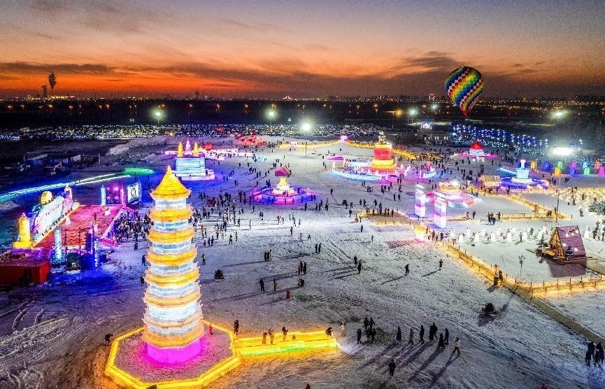 第四屆呼和浩特歡樂冰雪節(jié)活動(dòng)現(xiàn)場(chǎng)。丁根厚攝