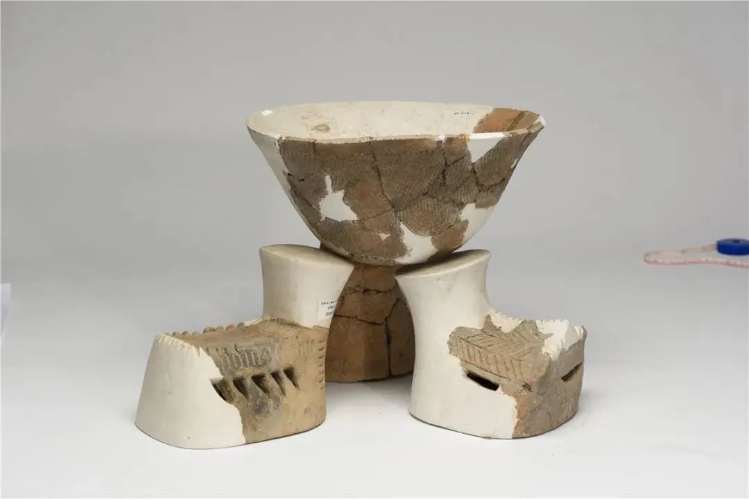 陶缽支座組合。國(guó)博供圖