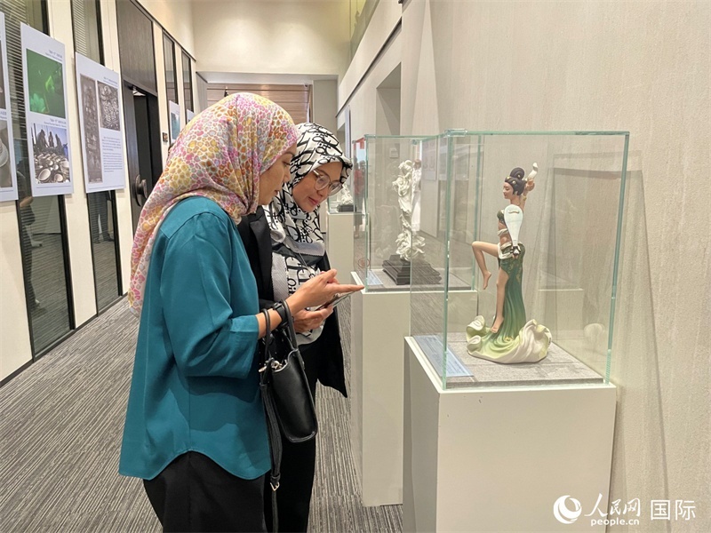 觀眾在參觀展覽。 人民網(wǎng)記者 劉慧攝