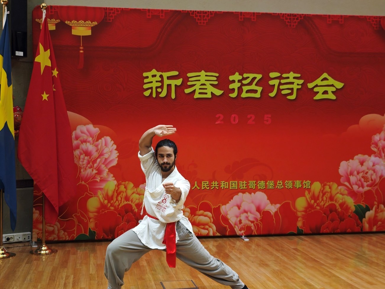 當(dāng)?shù)匚湫g(shù)愛好者的表演。中國駐哥德堡總領(lǐng)館供圖