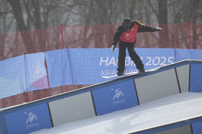 2月8日，張小楠在比賽中。新華社記者 楊冠宇攝