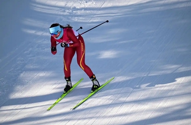 2月9日，中國(guó)隊(duì)選手巴亞尼·加林在比賽中。新華社記者 張龍攝