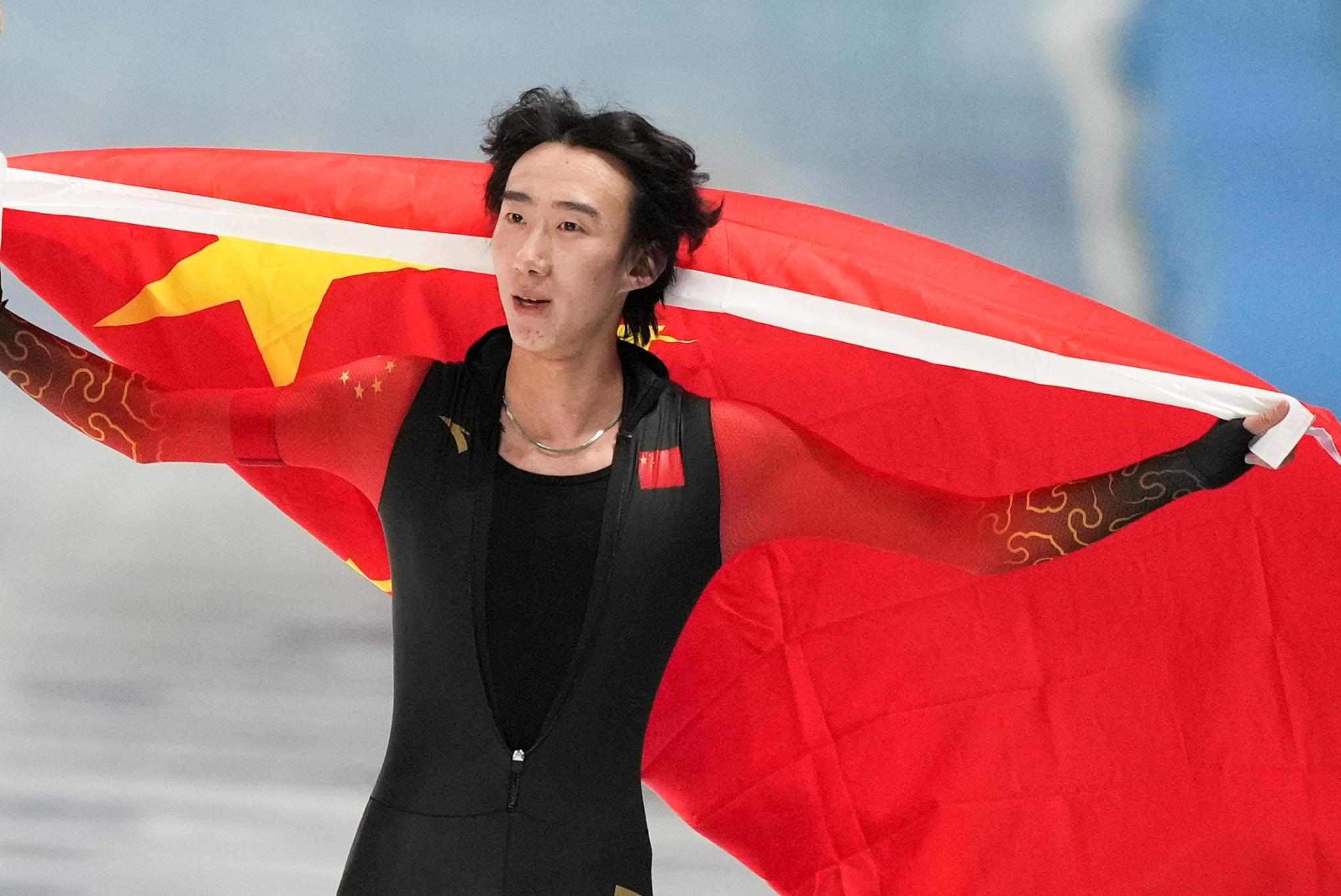 2月9日，吳宇慶祝奪冠。新華社記者 李一博 攝