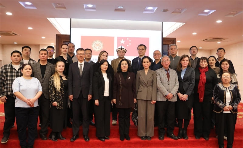 與會(huì)人員合影。中國(guó)駐吉爾吉斯斯坦使館供圖