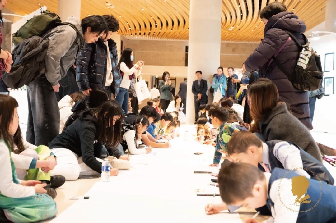 第三屆國(guó)際藝術(shù)聯(lián)創(chuàng)聯(lián)展盛大開(kāi)幕。法中交流促進(jìn)會(huì)供圖