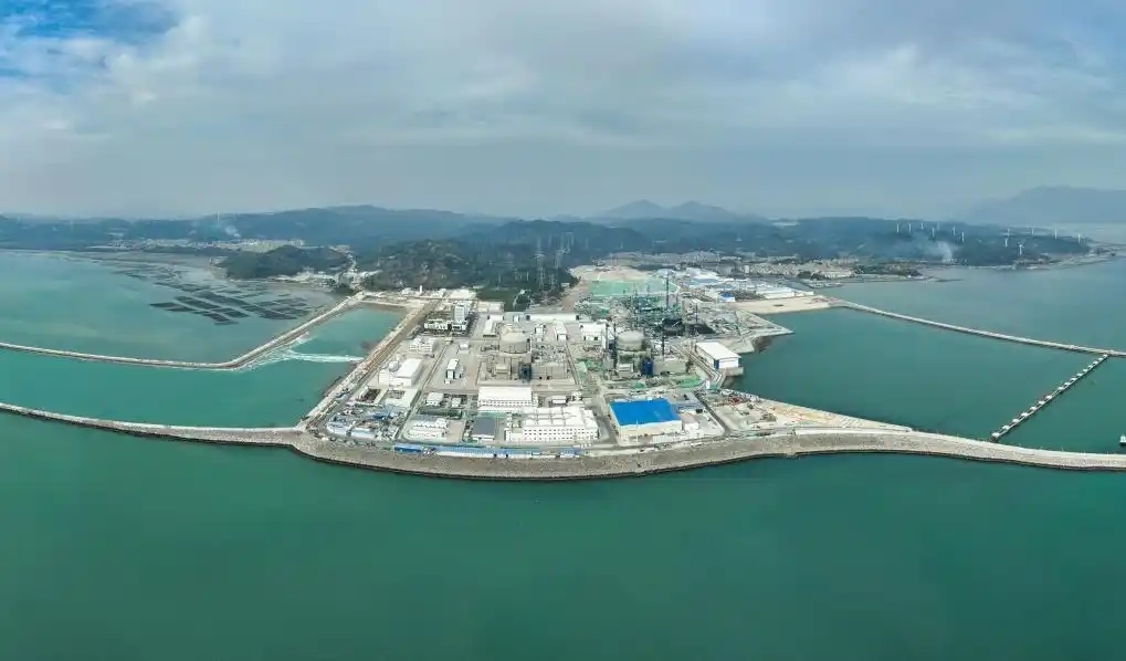 △2025年1月1日0時17分，經過168小時滿功率連續(xù)運行考核，漳州核電1號機組正式投入商業(yè)運行。