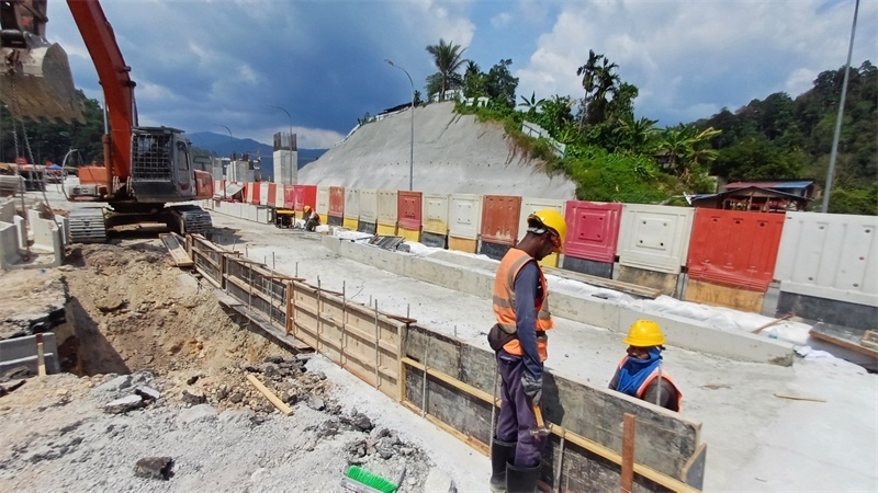 施工現(xiàn)場。 鄧騰亮攝