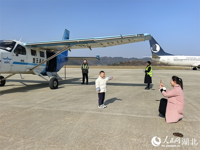市民乘坐低空短途客運航線往返武漢和十堰。人民網(wǎng)記者 周雯攝