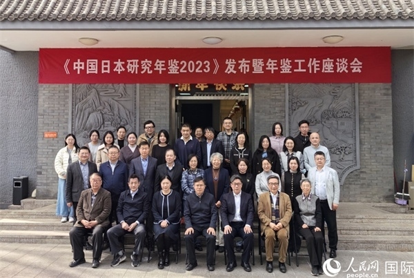 部分與會嘉賓合影留念。人民網(wǎng)記者 陳建軍攝
