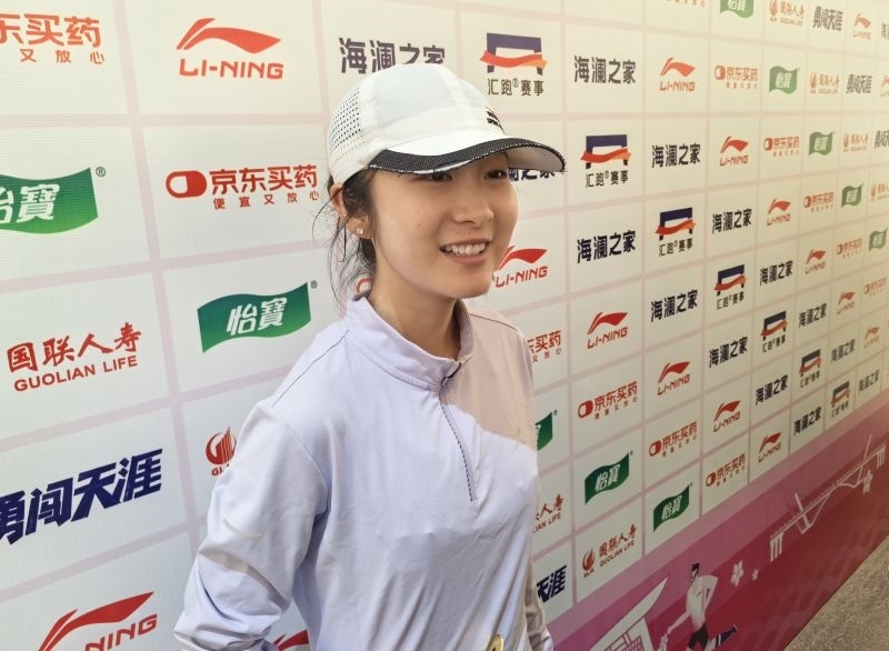 徐冰潔賽后接受采訪。 人民網(wǎng)記者 楊磊攝