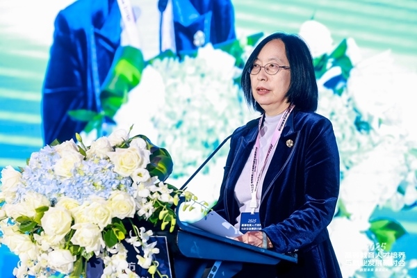 中國高等教育學(xué)會(huì)學(xué)術(shù)咨詢發(fā)展委員會(huì)委員、中國高等教育學(xué)會(huì)原副秘書長、《中國高教研究》主編王小梅。