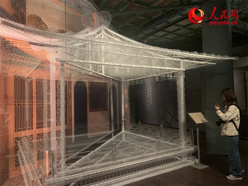 游客在故宮博物院參觀(guān)展覽。人民網(wǎng)記者 韋衍行攝