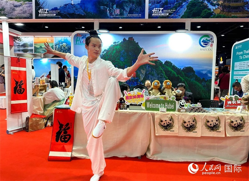 中國武當(dāng)功夫走進東南亞，以精湛的武藝和飄逸的身姿詮釋中國武術(shù)的精髓。人民網(wǎng)記者 簡承淵攝