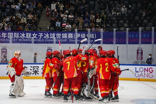 中國隊球員慶祝勝利。圖片來源：中國冰球協(xié)會