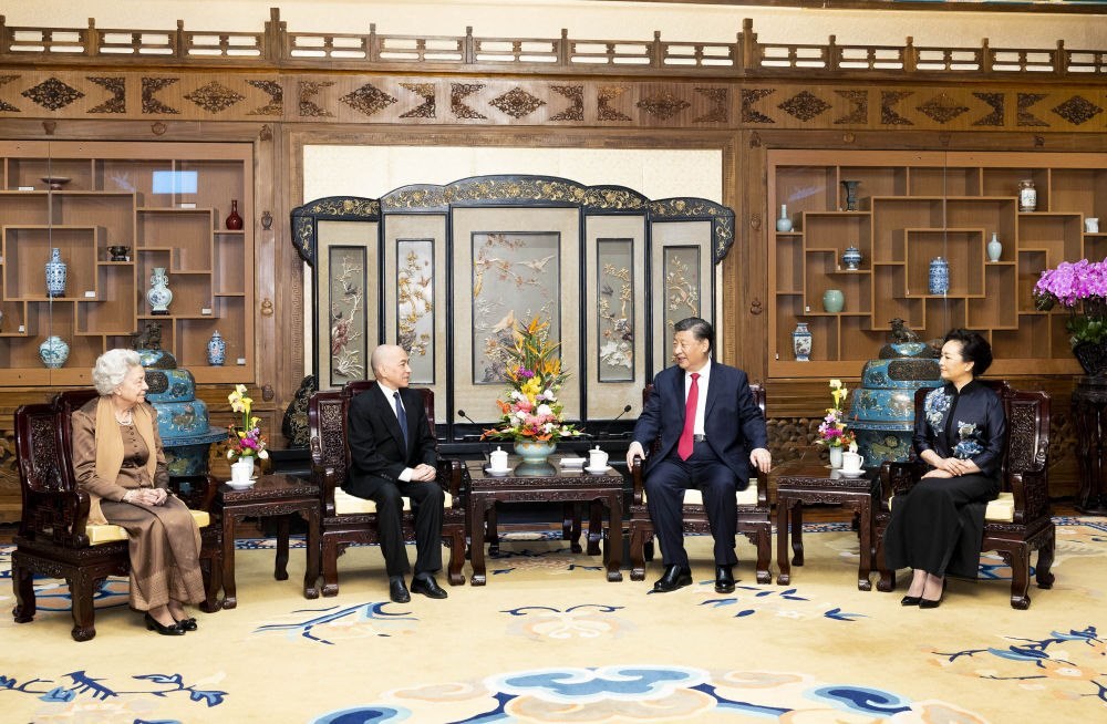 2023年2月24日，國(guó)家主席習(xí)近平和夫人彭麗媛在北京釣魚(yú)臺(tái)國(guó)賓館養(yǎng)源齋親切會(huì)見(jiàn)柬埔寨國(guó)王西哈莫尼和太后莫尼列。
