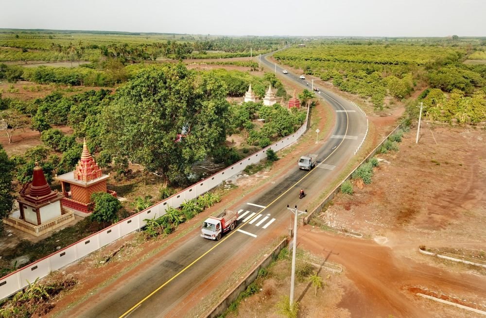 2019年9月3日在柬埔寨磅通省拍攝的中國(guó)援柬鄉(xiāng)村道路項(xiàng)目一期完工道路。