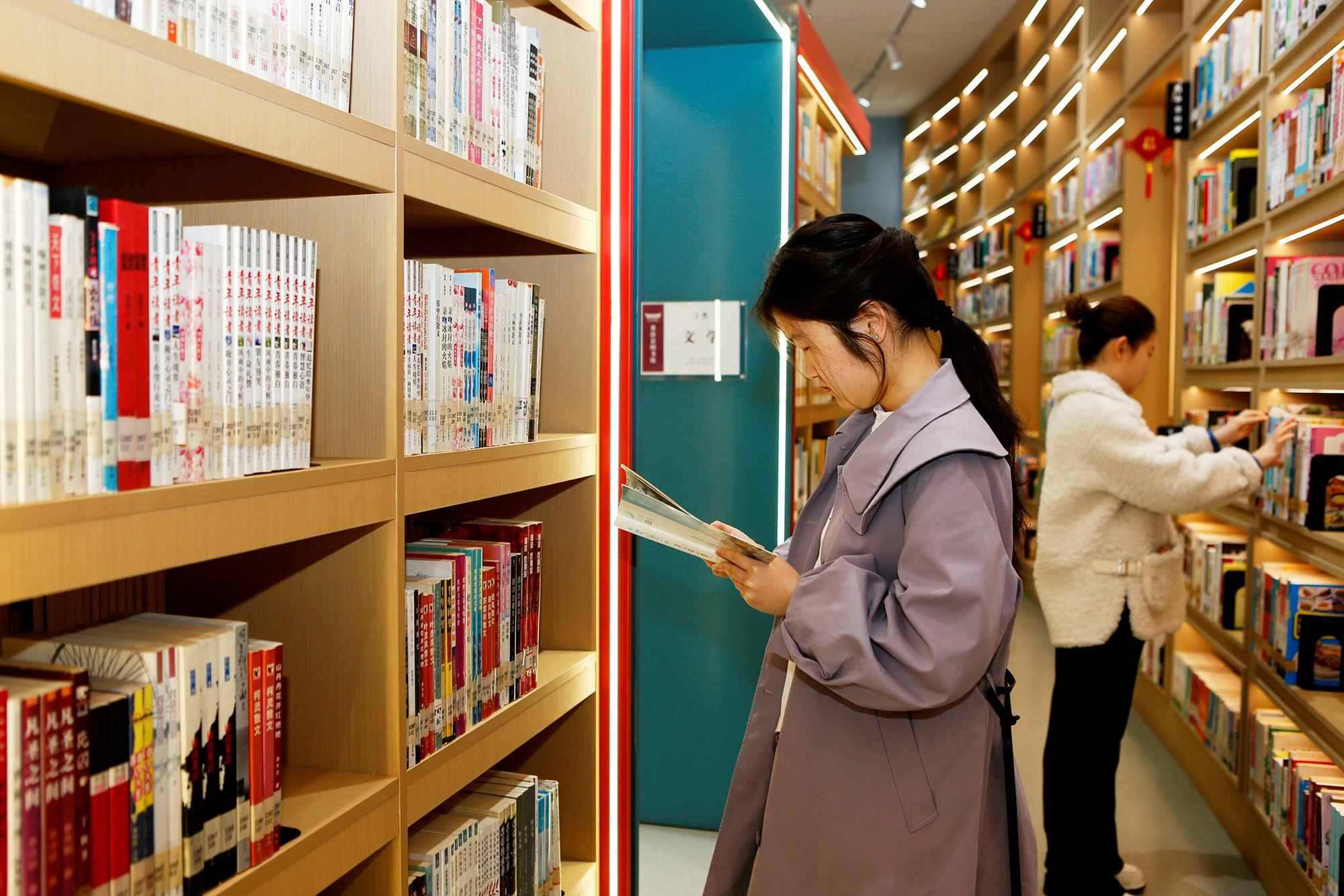 △2025年3月29日，讀者在山西臨汾市襄汾縣圖書館閱讀。