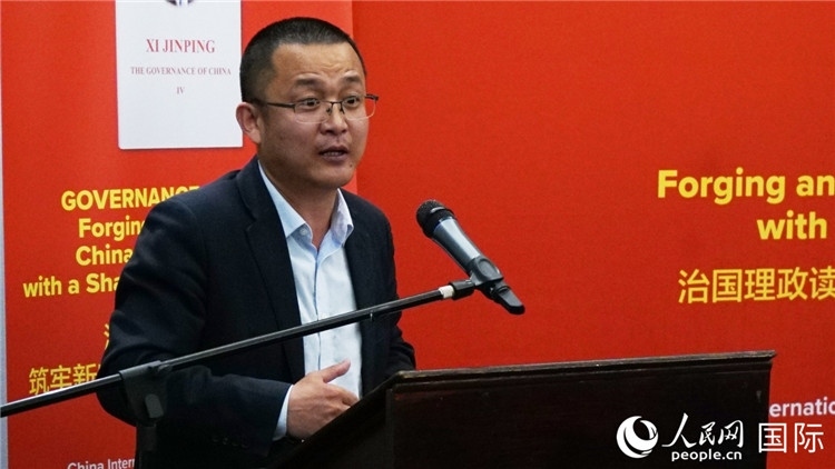 中非青年婦女協(xié)會主席、南非大學教授秦效順在讀書會上發(fā)言。人民網(wǎng) 劉暢攝