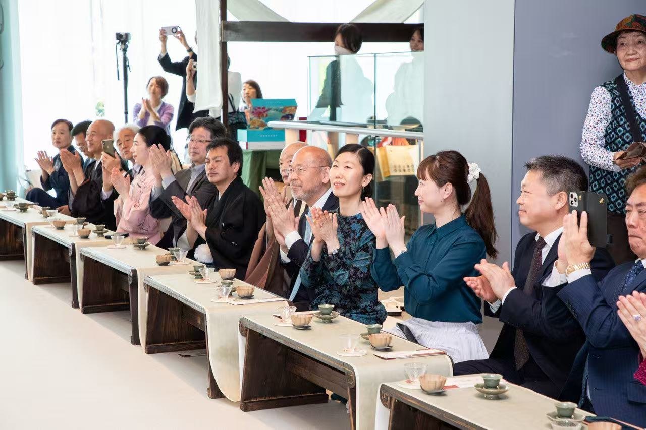 中日兩國文旅界、各茶道流派嘉賓出席開幕式。中國駐大阪旅游辦事處供圖