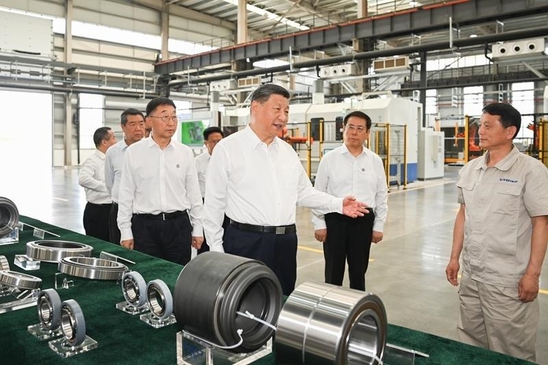2025年5月19日，習近平總書記在河南洛陽軸承集團股份有限公司智能工廠考察。