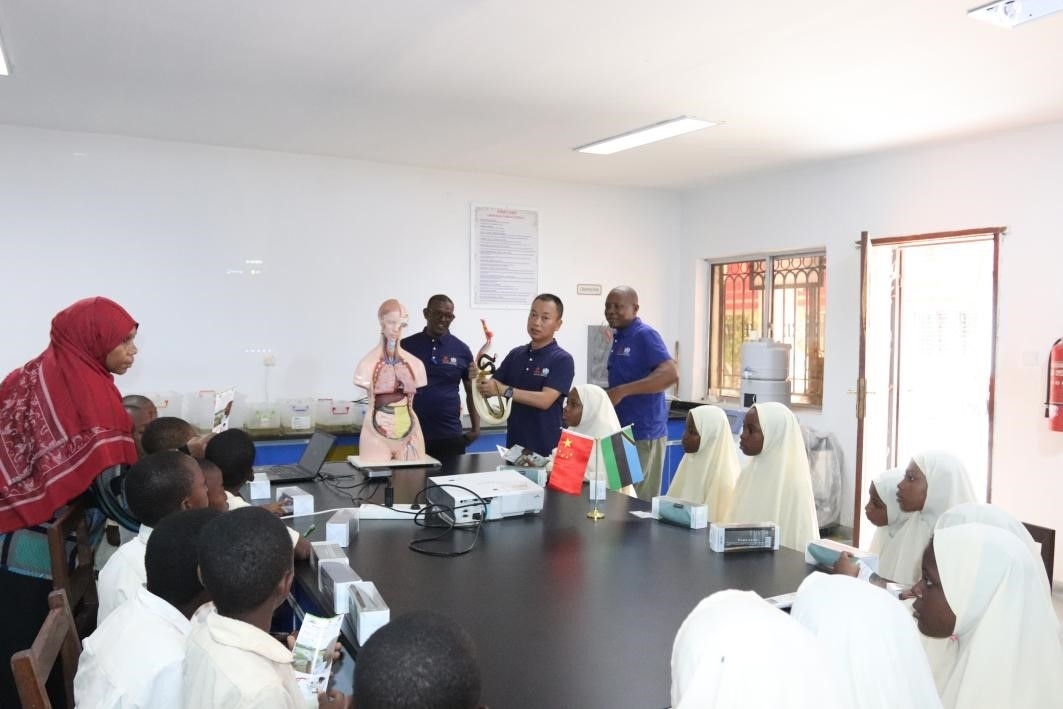 血吸蟲病健康教育講座。施亮攝