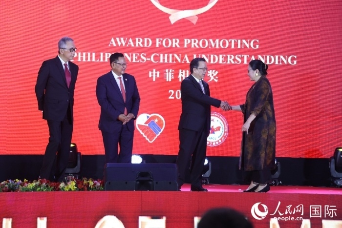 菲律賓前參議員許爾琦榮獲“終身成就獎”。人民網記者樊帆 攝